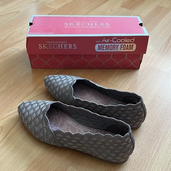 Skechers Women's, Cleo - Honeycomb Flat with Air-Cooled Memory Foam - Picture 3 of 13